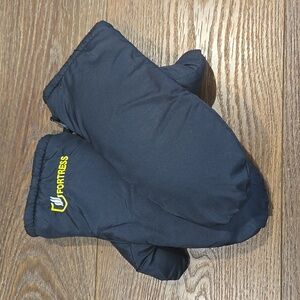 FORTRESS INSULATED COLD WEATHER MITTENS.. SIZE MED.  #7860